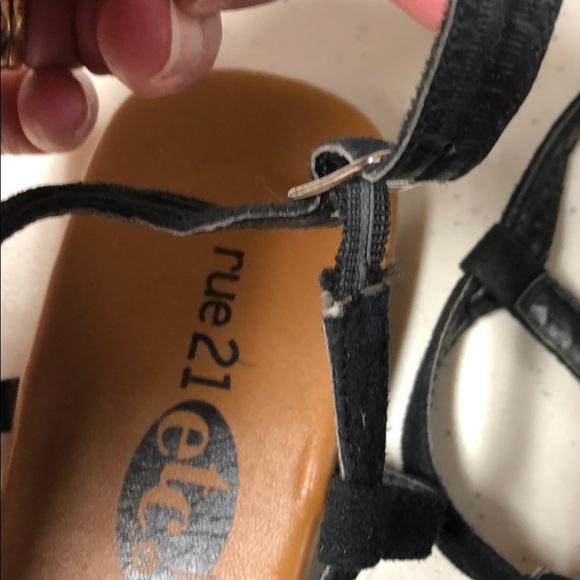 Size 7/8 Rue21 black sandals - Picture 4 of 6
